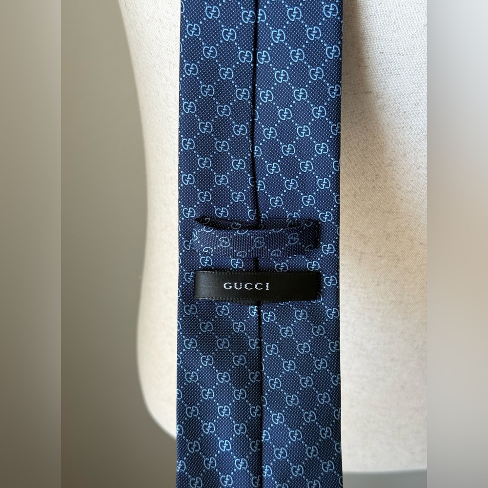 Gucci GG Navy Blue Silk Tie Like New - Picture 11 of 11